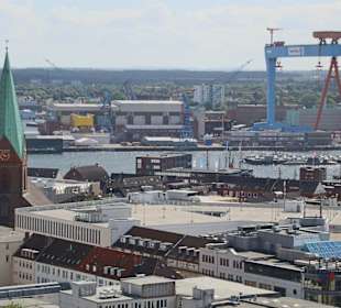 Blick vom Rathausturm auf den Kieler Hafen