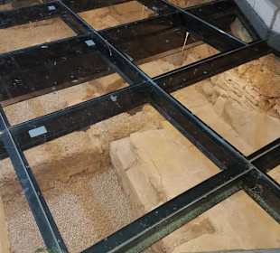 In der Altstadt Ausgrabungen unter Glas