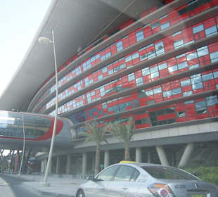 Aussenbereich des Parks vorm Haupteingang