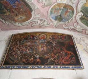 Fresken und Figuren in der Egerer Kapelle 