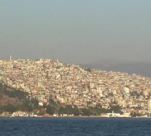 Blick vom Boot nach Izmir