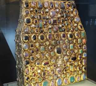 Reichskleinodien im Krönungssaal des Rathauses