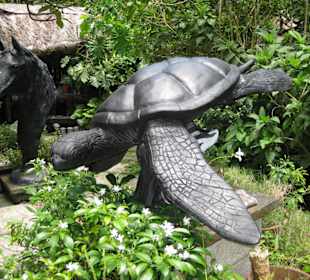 Mahé, Tom Bowers Sculpture Studio