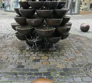 Schalen-Kaskaden-Brunnen in der Kaiserstraße