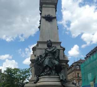 Ludwig-Eisenbahn-Denkmal in der Fürther Straße