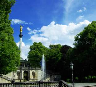 Hier im Blick schon der Platz