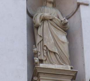 Außenansicht Statuen