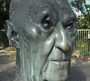 Ansichten des Konrad-Adenauer-Denkmals