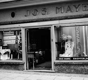 Traditionsgeschäft Knöpfelmayer / Rathhausplatz