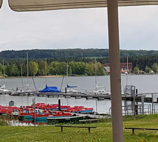 Bootsanleger vom Restaurant aus gesehen