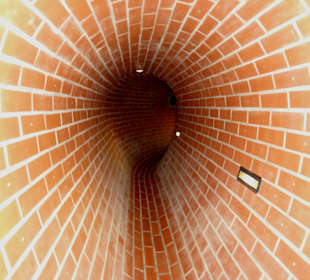 Gang durch einen Kanal