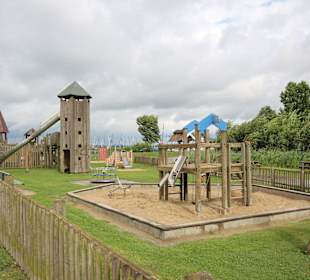 Spielplatz an der Strandpromenade Lembruch