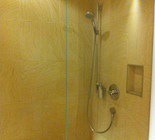 Duschen in den Umkleiden