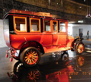 Музей Мерседес-Бенц