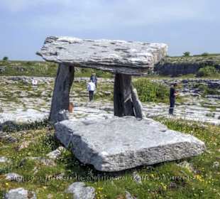 Paulnabrone Portal Tomb / Poulnabrone Dolmen