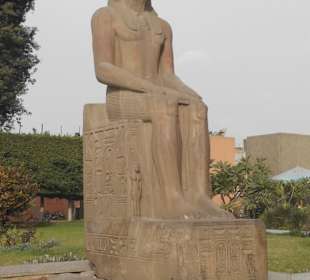 Ausstellung vor dem Museum.