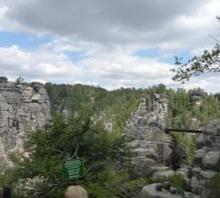 Blick zur Felsenburg Neurathen mit Freilichtmuseum