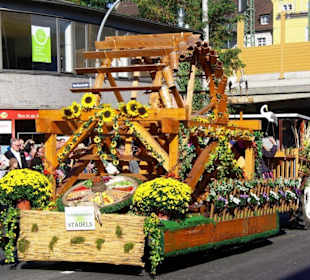 Volkstrachen Stadeln e.V.Erntedank m.Wasserrad