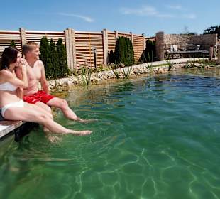 Bio-Naturschwimmteich im Chill-Out-Garten