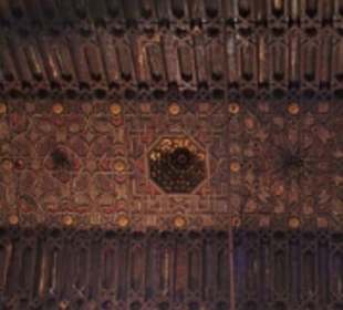 Kassetten Holzdecke.