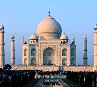 Taj Mahal w blasku dnia