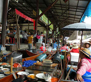 Damnoen Saduak Floating Market