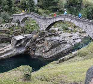 Römerbrücke „Ponte dei Salti" im Verzascatal