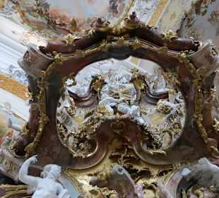 Blick durch die Kanzel zur Decke