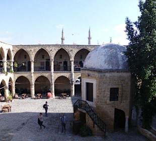 Innenhof mit kleiner "Moschee"