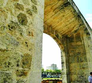 Puerta de Atarazana