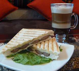 Kleine Stärkung - Kaffee mit Sandwich