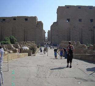 Zum Karnak-Tempel