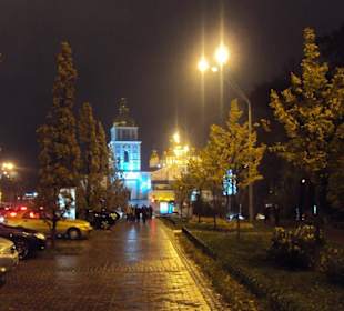 Abends auf dem Weg zur Michaelskirche