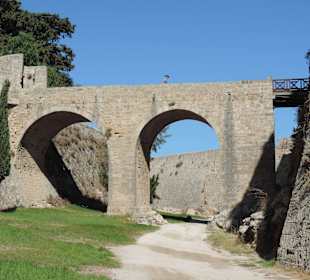 Rhodos - Old Town - opevnění s příkopem
