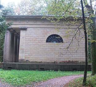 Parkanlage Pawlowsk - Mausoleum
