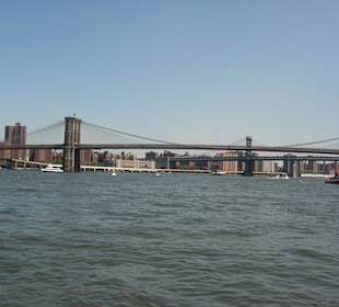 Manhattan bridge vom Boot aus