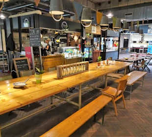 Rundgang durch die Markthalle Acht