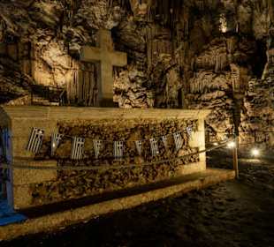 Altar in der Höhle