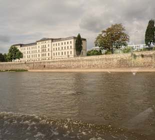 Elbe-Fahrt mit einem Schiff der Weißen Flotte