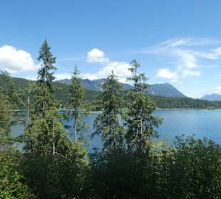 Blick über den Eibsee hinweg