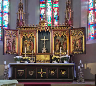 Der Altar der Stadtpfarrkirche St. Johannes