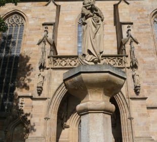 Portal an der Rückseite vom Dom (geschlossen)