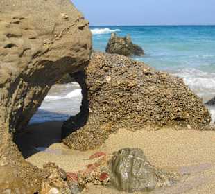 Schöne Felsformationen am Rand