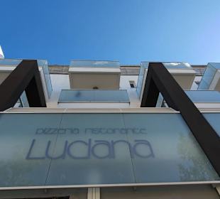 Hammer Hotel-Restaurant in Bibi