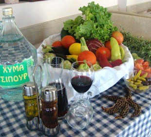 Unser Bio-Gemüse, Kräuter, Oliven(öl) und Wein.