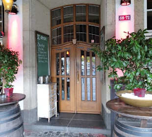 Eingang zum Restaurant XII Apostel 