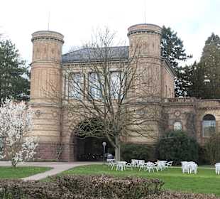 Bei einer Stadtbesichtigung von Karlsruhe