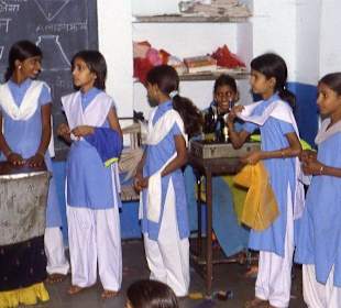 Die Handarbeitsschülerinnen