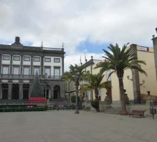 Das Alte Rathaus an der Plaza de Santa Ana
