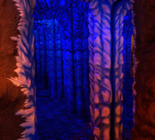 Das gruselig-schöne Labirint am Eingang